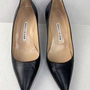 Manolo Blahnik Black Pointed Toe Heel Pumps Size 39.